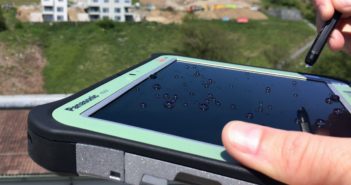 New Leica CS35 field tablet: Performance update and improved usability under rainy conditions