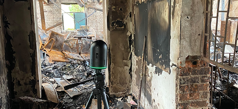 leica-blk360-g1-scanning-the -interior-of-a-burned-down-building-at-a-fire-scene-for-investigation