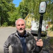 William Henningsen of Collision & Crime Forensic Solutions demonstrates the Leica Zeno FLX100 smart antenna—an easy-to-use, rugged, and cost-effective tool for establishing ground control in forensic investigations